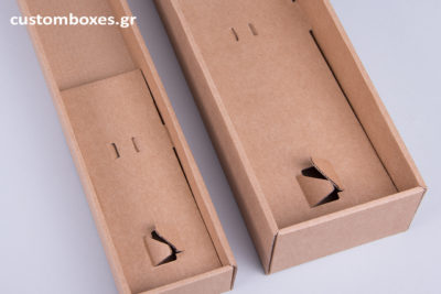 Πρόκειται για ελληνικά, πρωτοποριακά προϊόντα, καθώς τα κουτιά σχεδιάζονται και κατασκευάζονται εξ’ ολοκλήρου στην Ελλάδα από την εταιρεία Συσκευασίες Newman